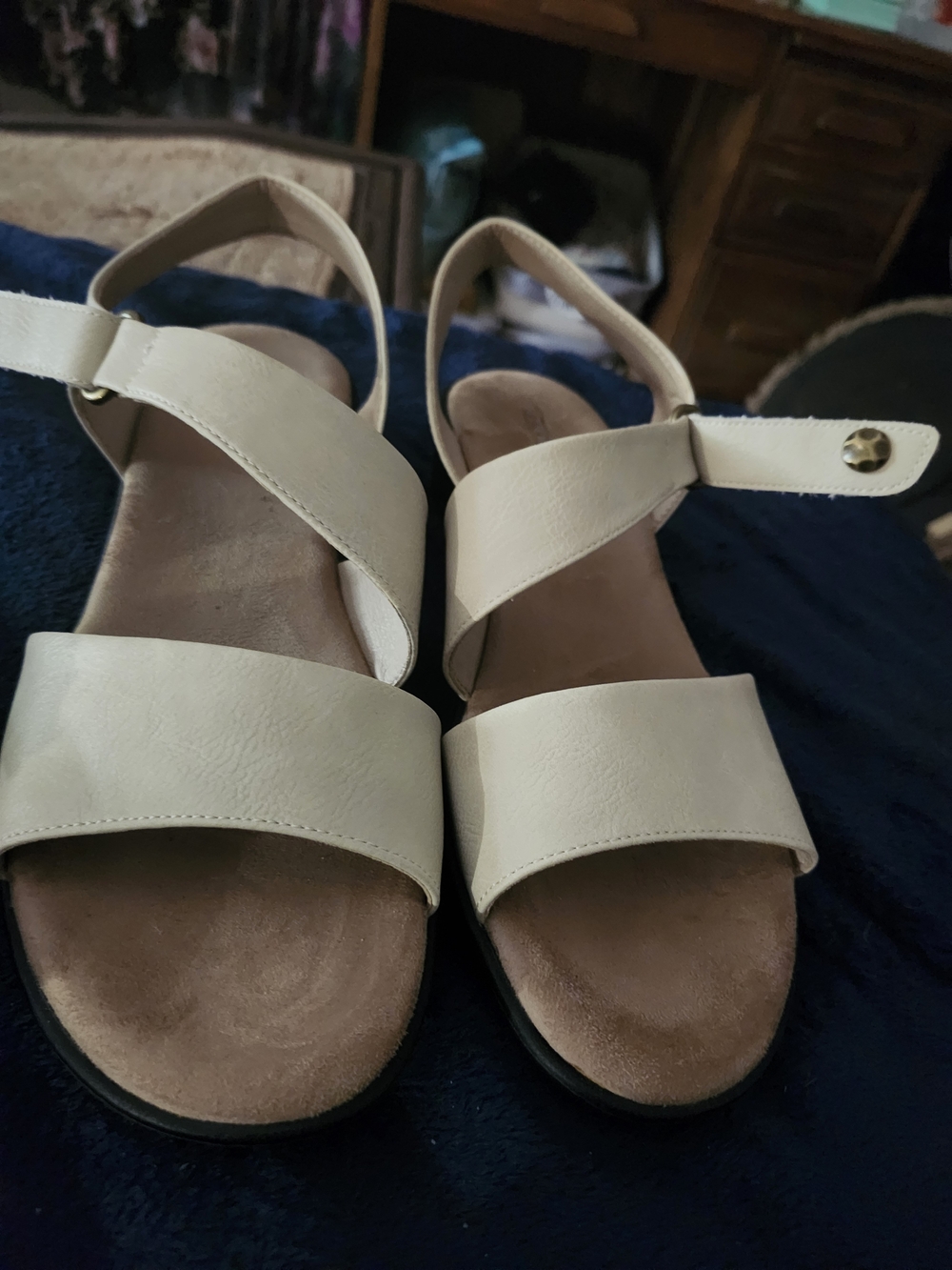 Women's Strappy Sandals in Beige - Comfortable Everyday Style